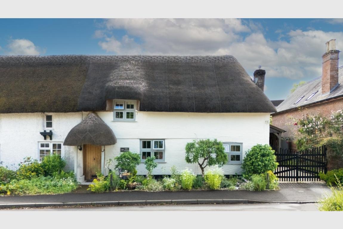 Image: 27 High Street Wimborne Dorset Sturminster Marshall